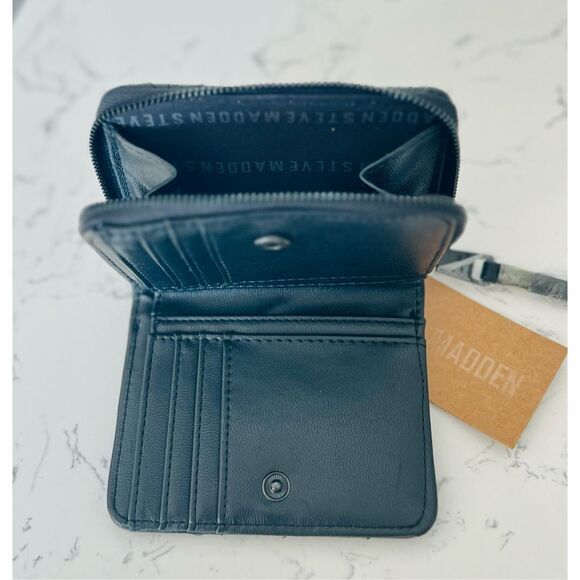 Steve Madden Wallet BGlory Black BiFold Snap Quilted CC Holder MR141900 - Picture 2 of 3